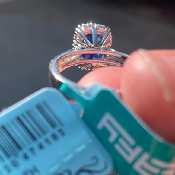 Effy 1.52 ct tw sapphire & 1/3ct tw Diamond ring in 14k white gold - Picture 9 of 14